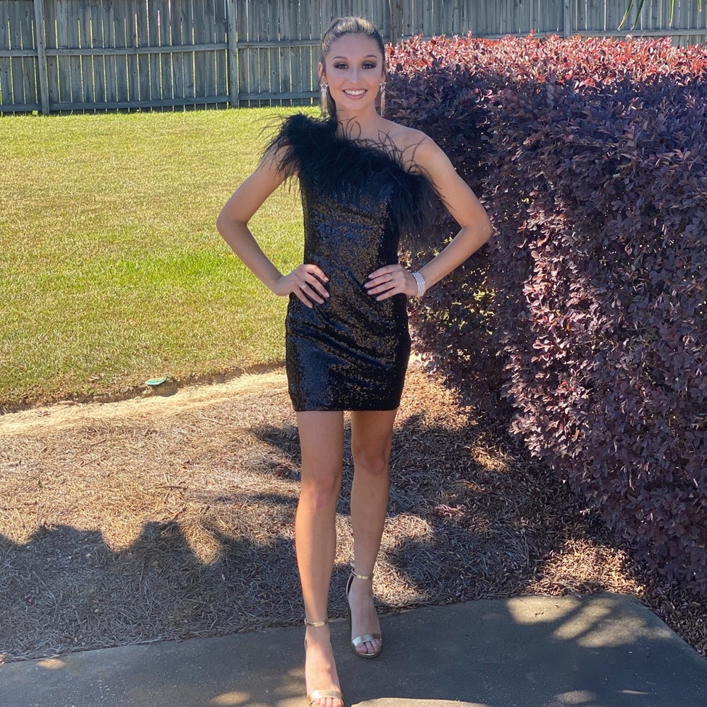 Sherri Hill size 00 Homecoming dress. One shoulder Black.